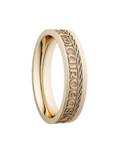 Alternative view of Grá Dilseacht Cairdeas Síoraí “Love Loyalty Friendship Forever” Narrow Wedding Ring